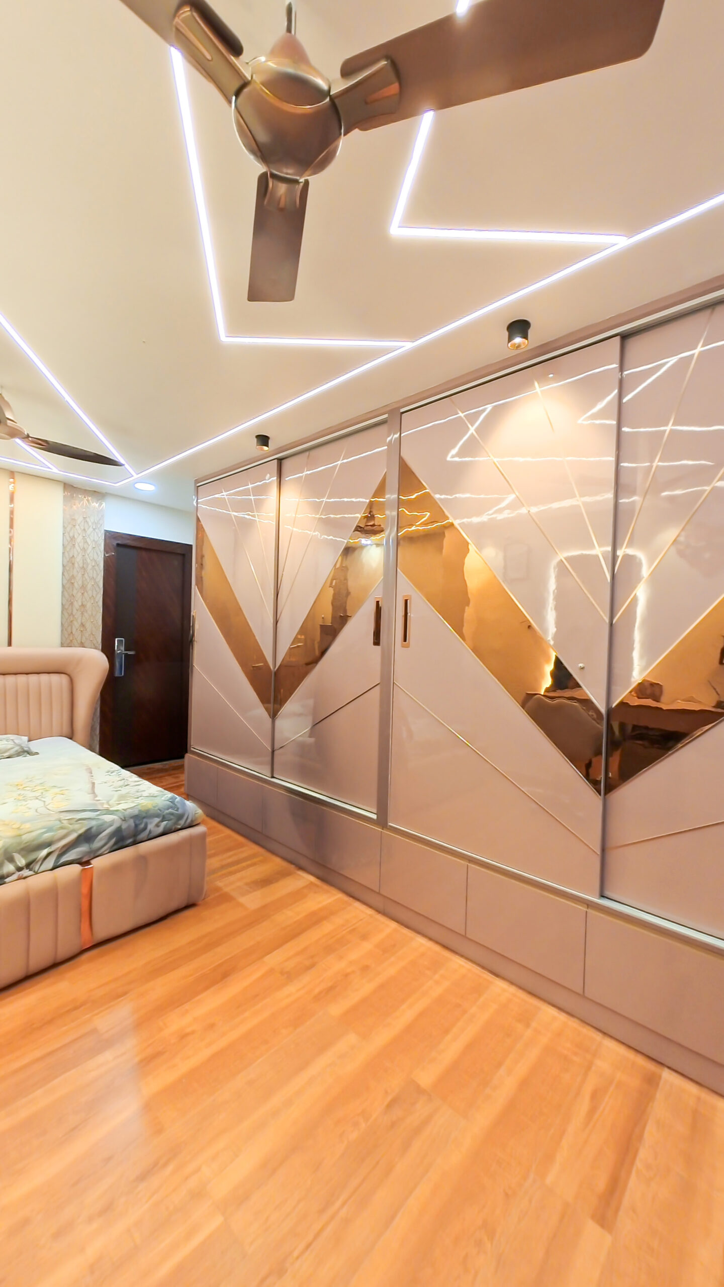 Bedroom Wardrobe with Mirror Panel Design gallery image 2